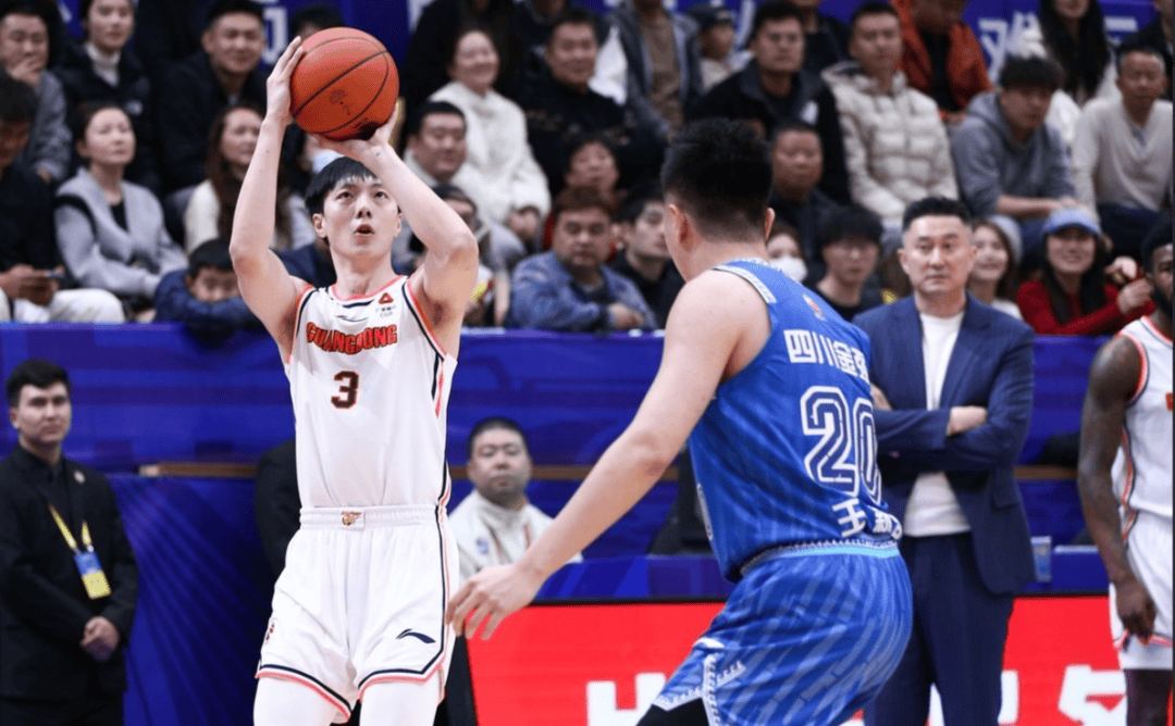 赛前CBA季后赛焦点战；广州队完成体检；管理层满意；医务组通报恢复的简单介绍